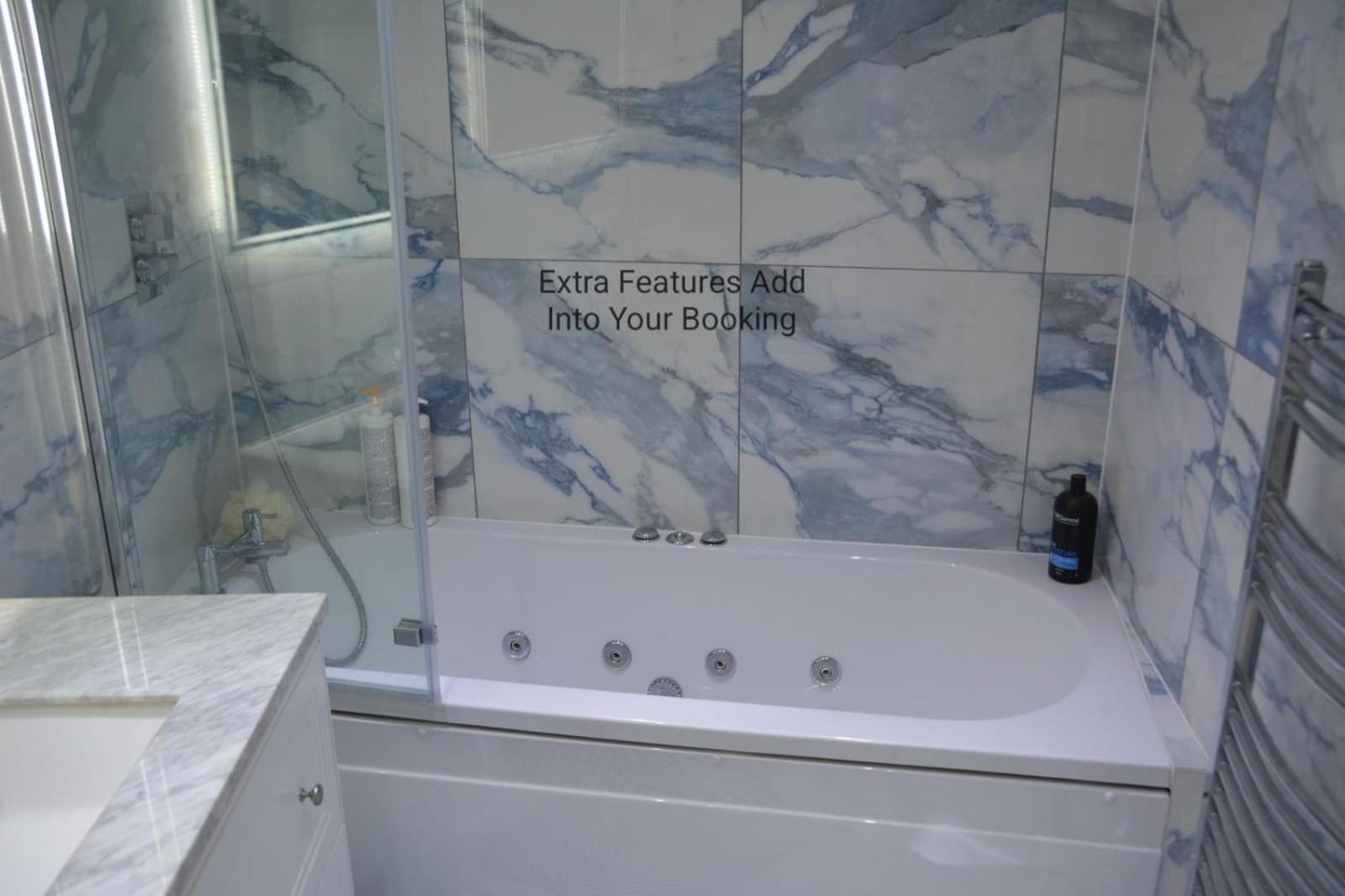 Cozy, Modern, Spacious 4 Bedroom House In London Romford Ngoại thất bức ảnh