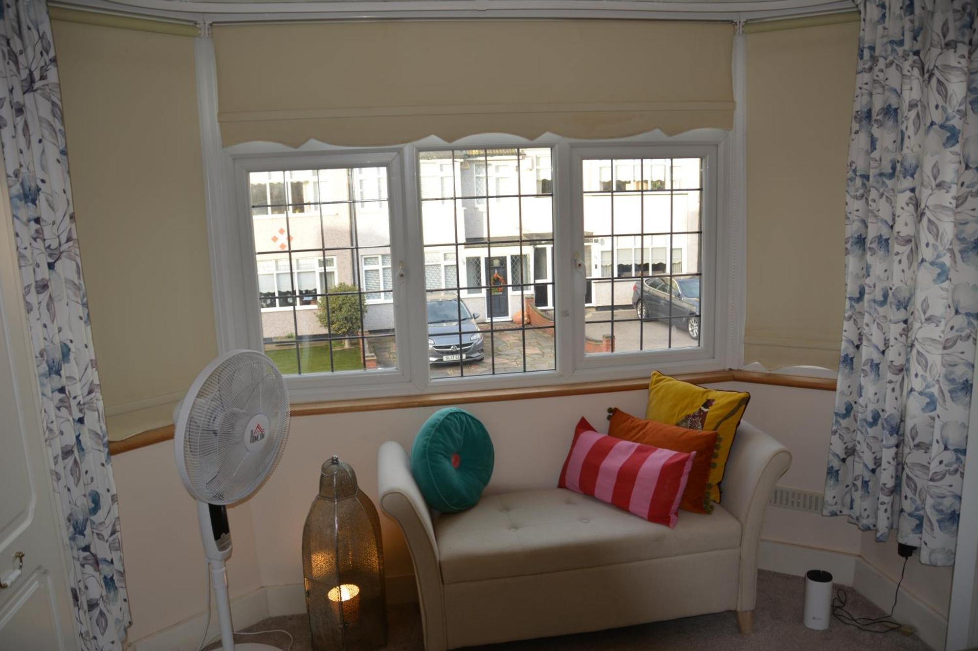 Cozy, Modern, Spacious 4 Bedroom House In London Romford Ngoại thất bức ảnh