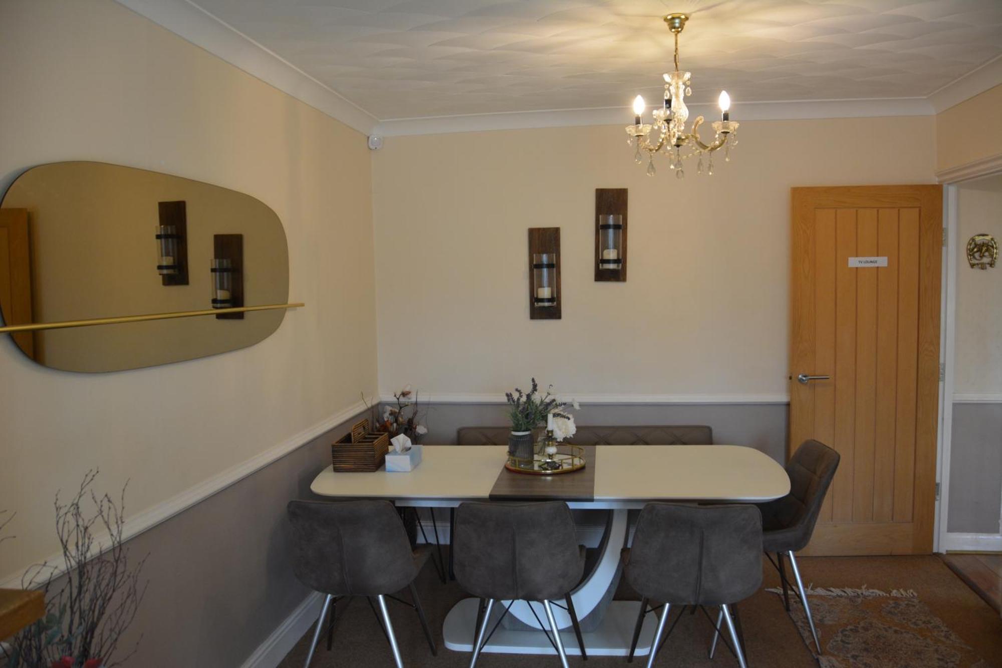Cozy, Modern, Spacious 4 Bedroom House In London Romford Ngoại thất bức ảnh